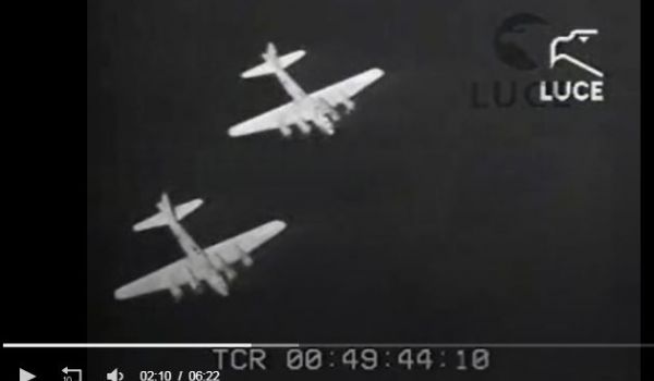 Combat film: Le fortezze volanti bombardano il Brennero (Istituto Luce)